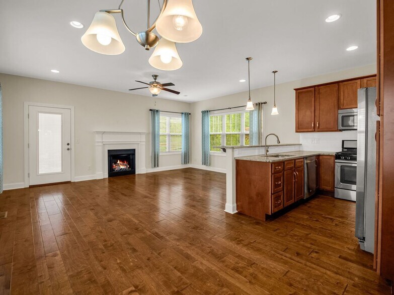 Building Photo - 19 Tudor Way