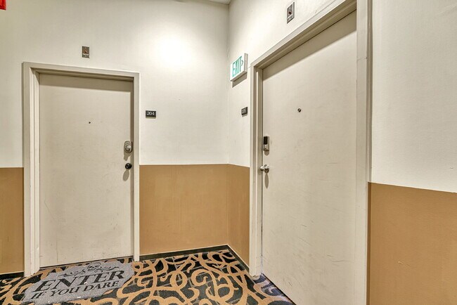 Building Photo - $1,550.00, 1 bed1 bath Updated Condo located in the heart of Denver