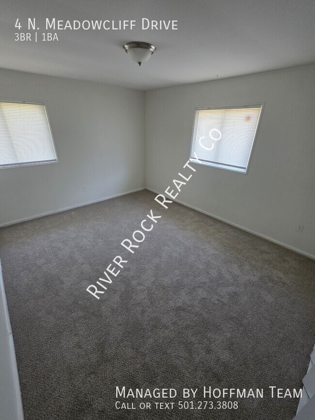 Building Photo - 4 N Meadowcliff Dr