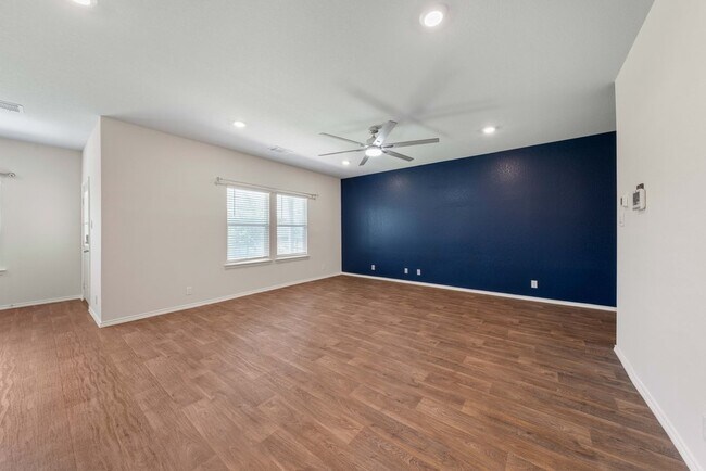 Building Photo - Spacious 4-Bed Oasis with Community Pool, Island Kitchen & Fenced Yard in San Antonio
