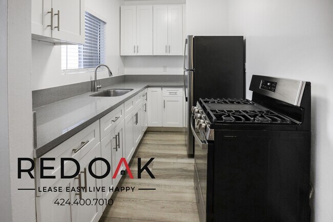 Building Photo - 290 Loma Dr