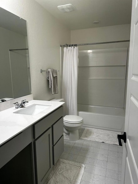 Building Photo - 7311 Gray Catbird Dr