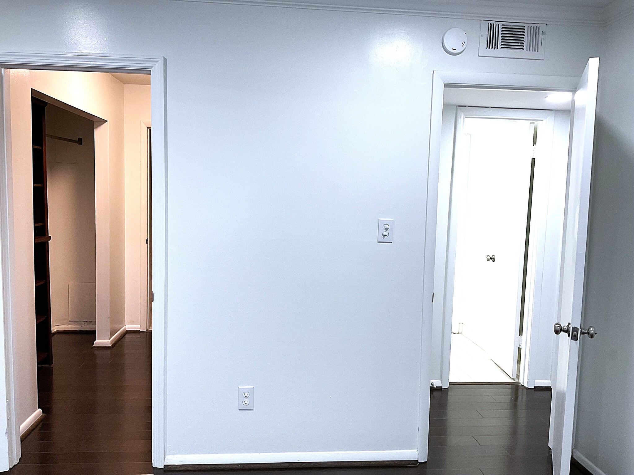 Building Photo - 1001 Woodland Vlg