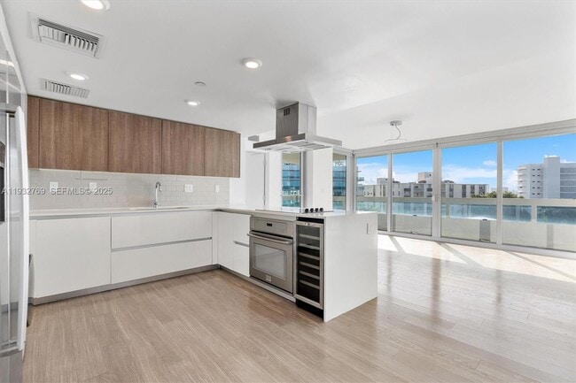 Building Photo - 1025 92nd St