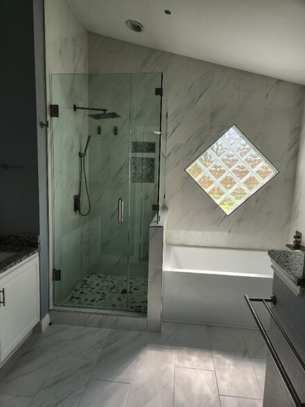 Building Photo - 5502 Red Pine Dr