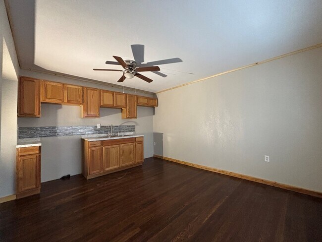 Building Photo - 106 High