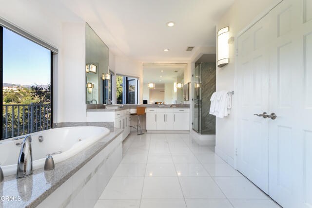 Building Photo - 363 Patrician Way