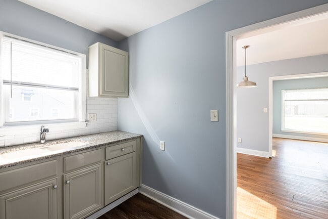 Building Photo - 1443 Venetian Dr SW