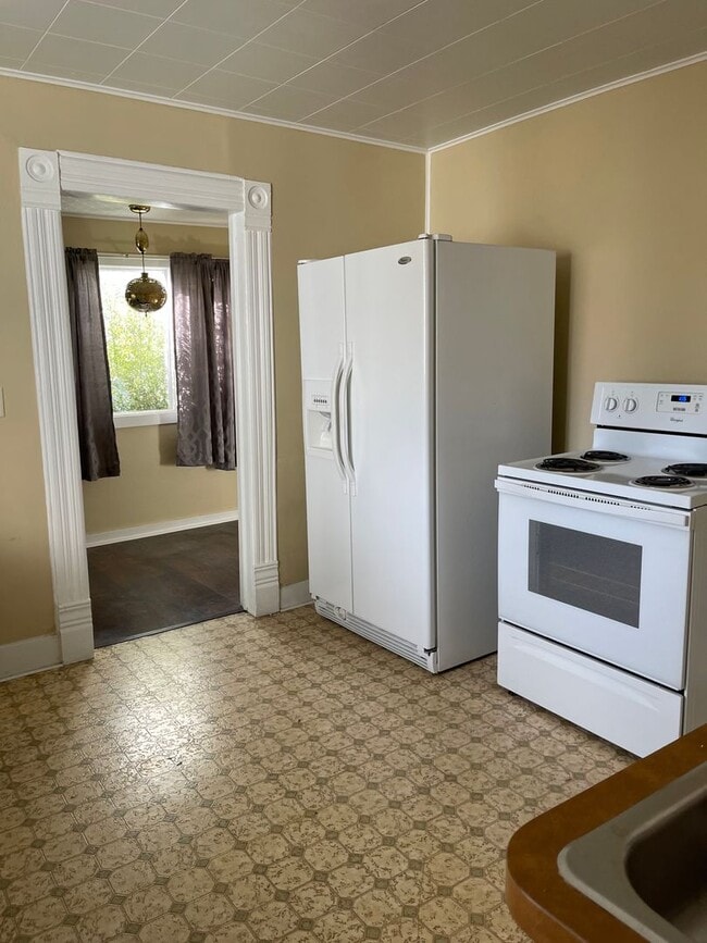 Building Photo - Nice 3 Bedroom Home near Downtown