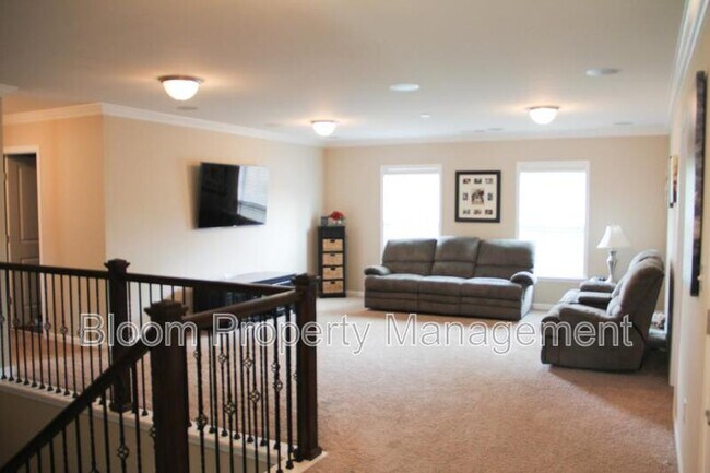 Building Photo - 5432 Kings River Dr