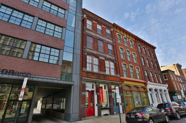 Building Photo - Charming Old City Apartments