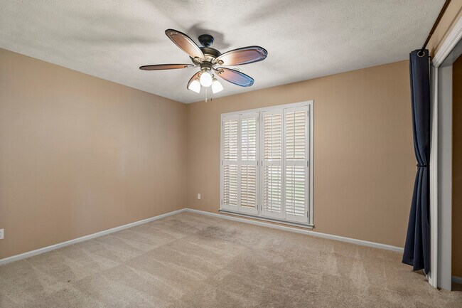 Building Photo - 5827 Winvelly Dr