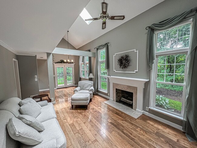 Building Photo - Bright And Relaxing 2 Bed 2 Bath Partially Furnished Home in Beautiful Franklin Farm Foundation