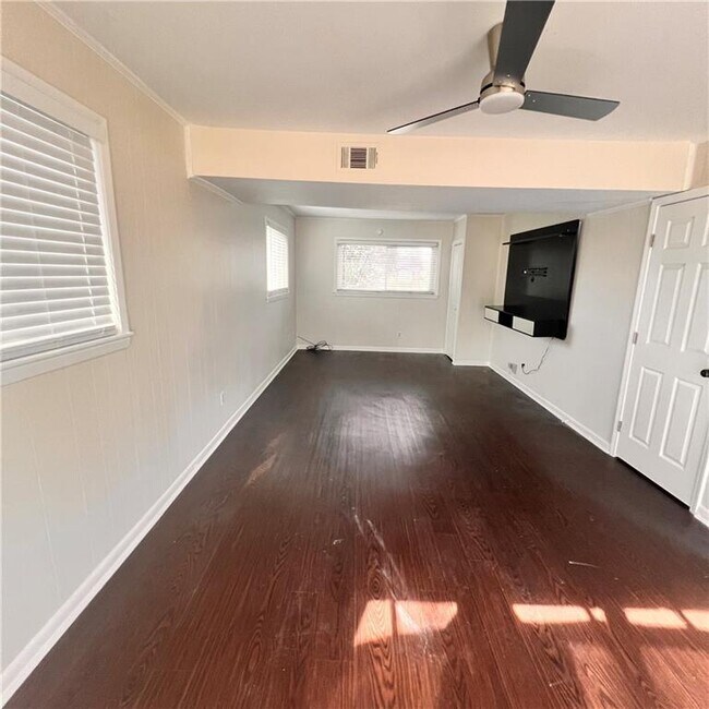 Building Photo - 3467 Pheasant Ct