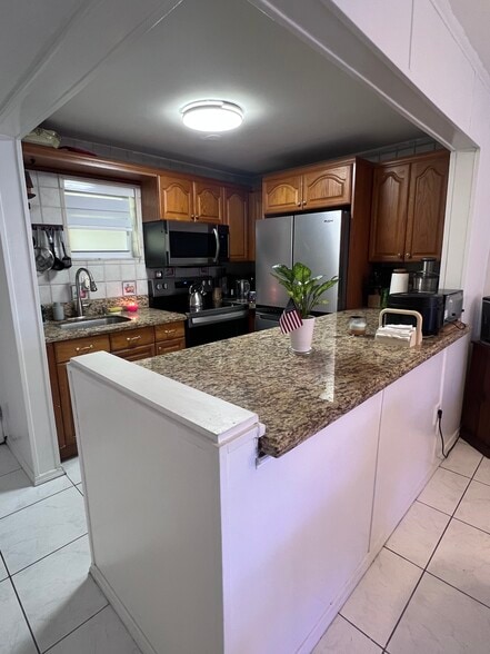 Building Photo - 10300 SW 24th St