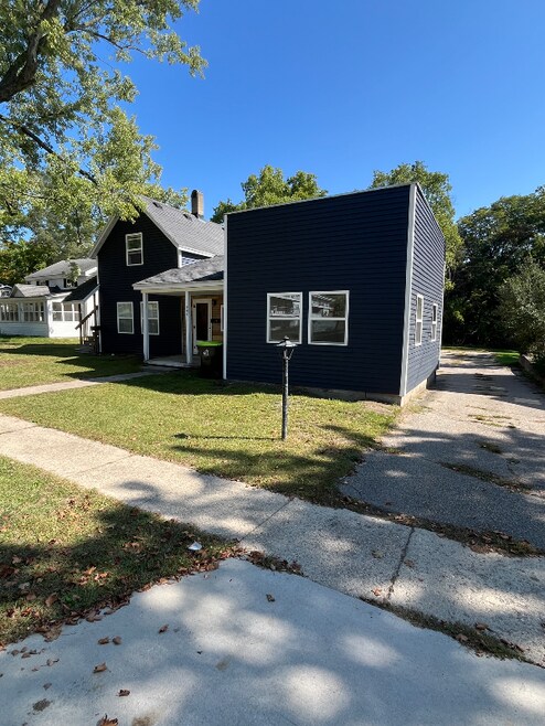 Building Photo - 806 S Clay St
