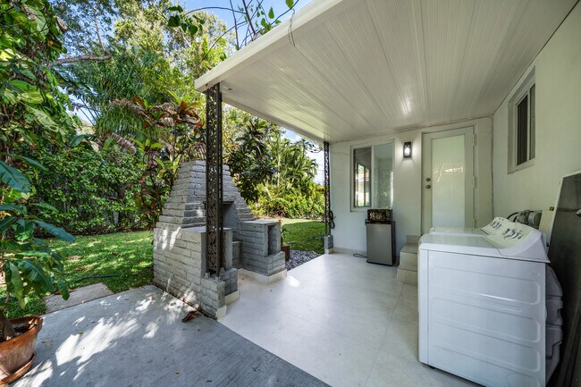 Building Photo - 47 Oviedo Ave