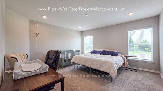 Building Photo - EXCEPTIONAL 3 BEDROOM/2 BATH HOME PLUS LARGE FENCED YARD! LONG TERM LEASE- UNFURNISHED!
