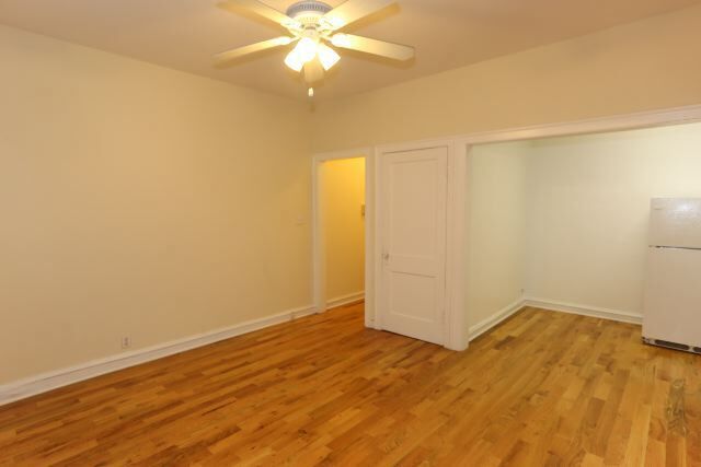 Building Photo - 561 W Wellington Ave