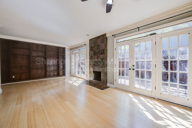 Building Photo - 2100 Tanglewilde St