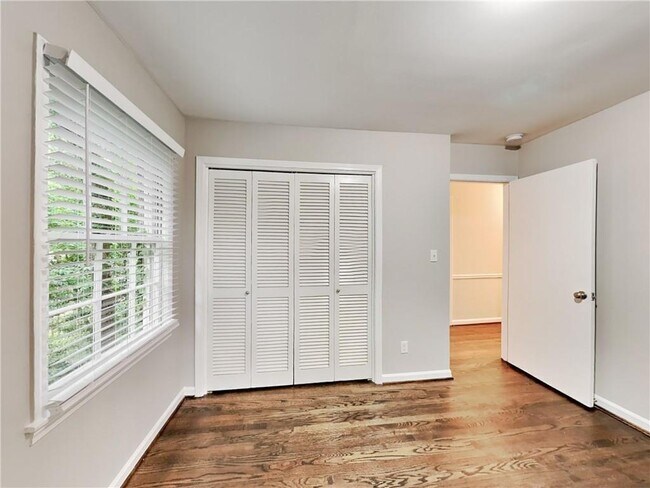 Building Photo - 3630 Winview Ct