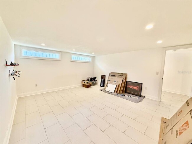 Building Photo - 162 E Davis Blvd