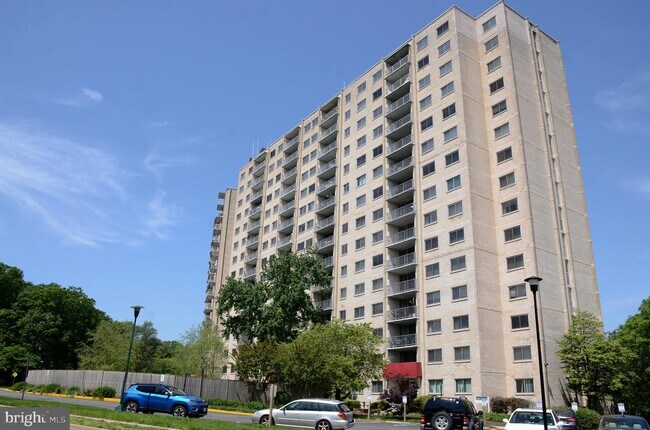 Building Photo - 2500 N Van Dorn St