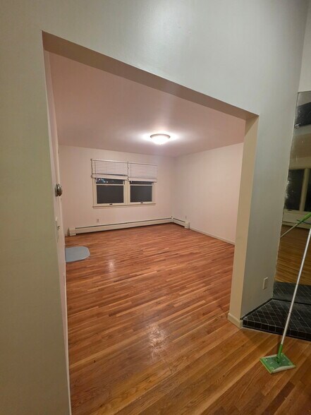 Building Photo - 25 Elm Ave