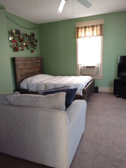 Building Photo - 406 E Lima St