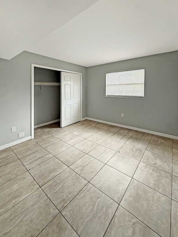 Building Photo - 2505 Hanson St