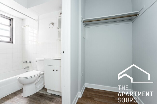 Building Photo - 459 W Briar Pl