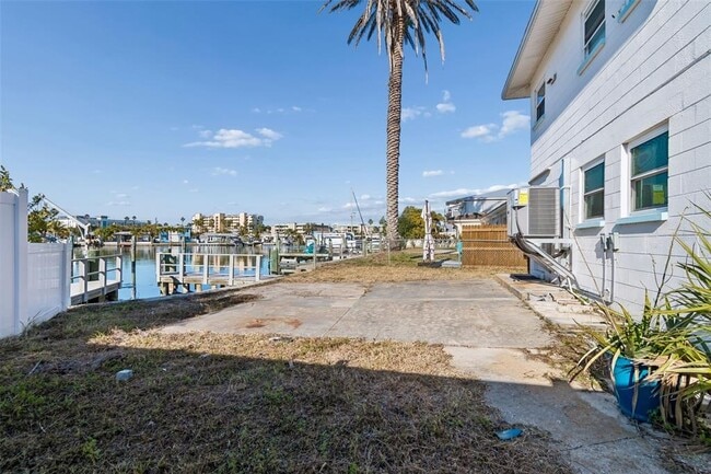 Building Photo - 14919 N Bayshore Dr