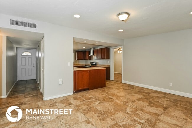 Building Photo - 6665 E 42nd St