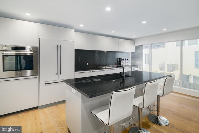 Building Photo - 1126 Lombard St