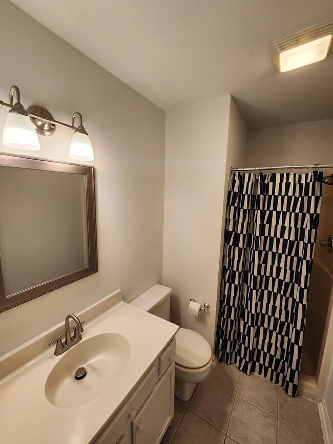Building Photo - Canterbury Townhomes