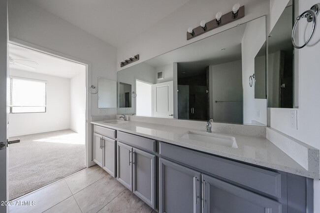 Building Photo - 2511 W Queen Creek Rd