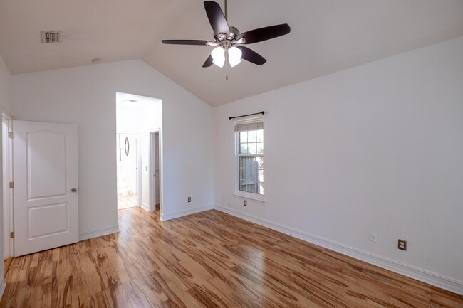 Building Photo - 3510 Gardenview Way