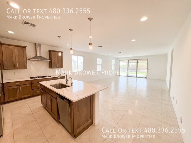 Building Photo - 72 S 157th Ln