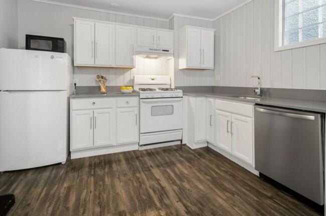 Primary Photo - 1005-1007 N Aurora St, LLC