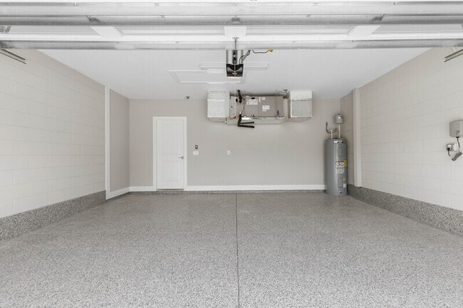 Building Photo - 12 Wheeler Ln