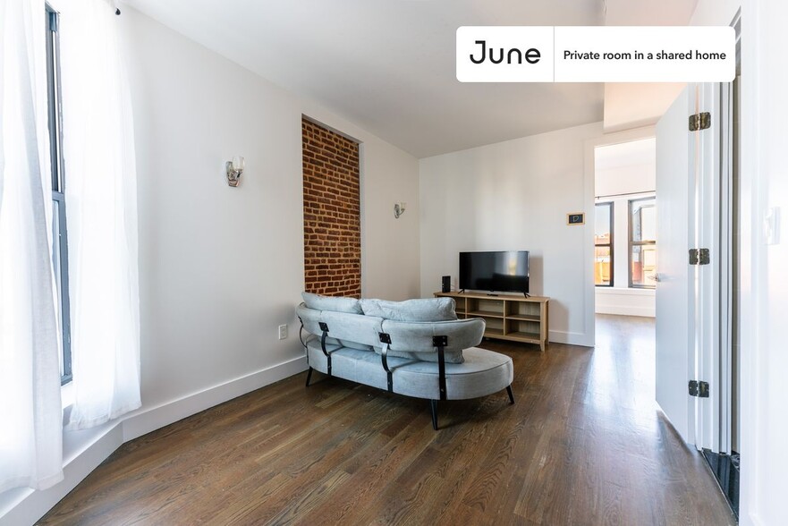 Building Photo - Room in Shared 4 bed/2 bath home in Crown Heights