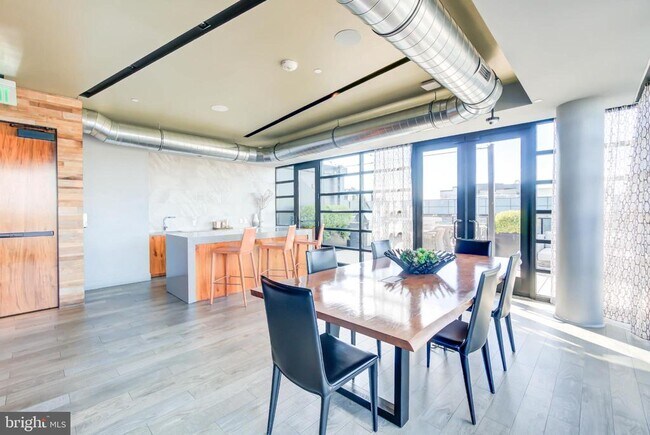 Building Photo - 1300 4th St SE