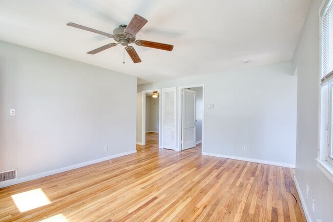 Building Photo - 3 Bedroom Single Family Rental - Fenced in yard