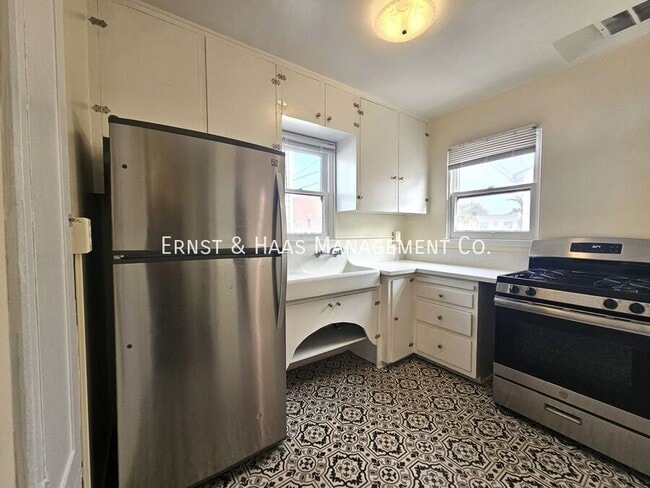 Building Photo - 332 Hermosa Ave