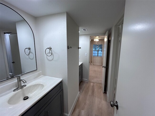 Building Photo - 8101 Amelia Rd