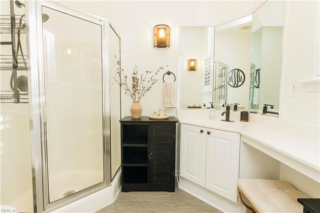 Building Photo - 2000 Picardy Ct