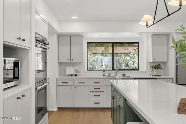 Building Photo - 7602 E Vía Del Reposo