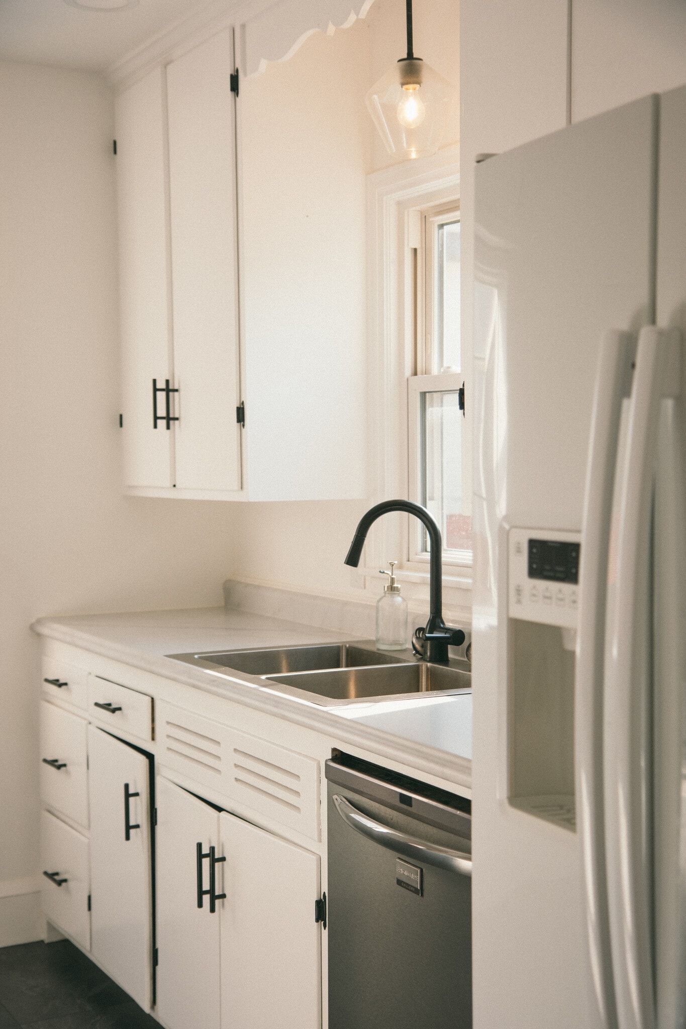 Main Floor Kitchen - 4425 York Ave N