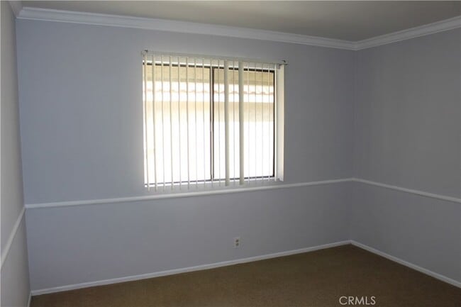 Building Photo - 1673 E Kingsley Ave