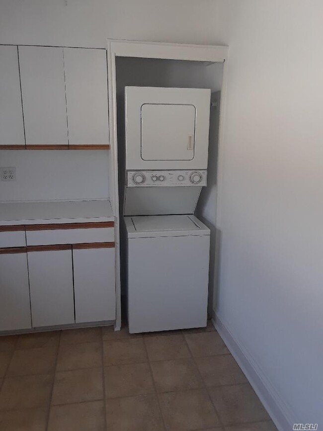 Washer/Dryer - 36 Barnes St